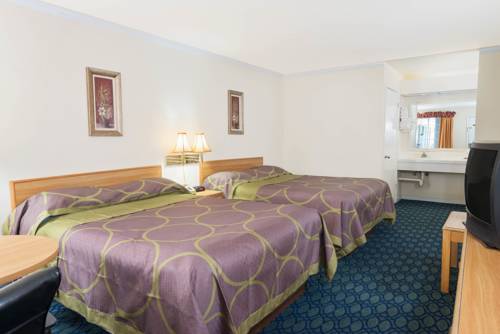 Imagen de la habitación del Hotel Super 8 By Wyndham Auburn. Foto 8