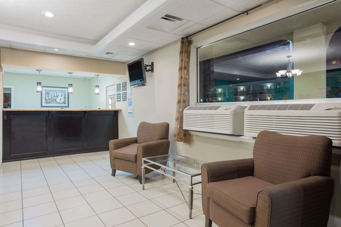Imagen de los interiores del Hotel Super 8 By Wyndham Augusta, Augusta. Foto 20