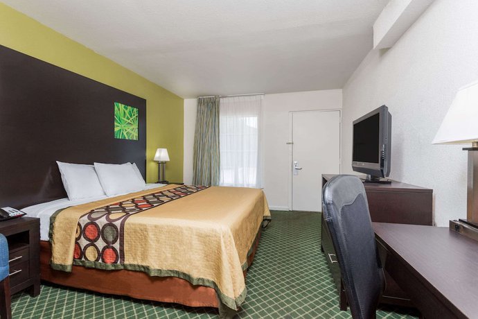 Imagen de la habitación del Hotel Super 8 By Wyndham Augusta, Augusta. Foto 18