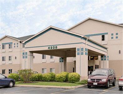 Imagen general del Hotel Super 8 By Wyndham Aurora/naperville Area. Foto 1