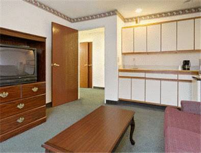Imagen de la habitación del Hotel Super 8 By Wyndham Aurora/naperville Area. Foto 5