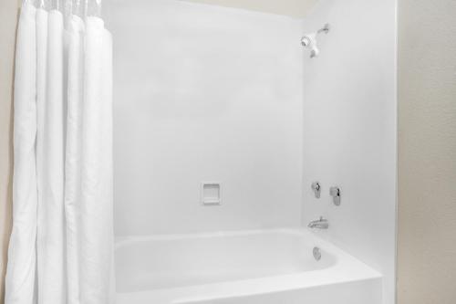Imagen de la habitación del Hotel Super 8 By Wyndham Austell/six Flags. Foto 13