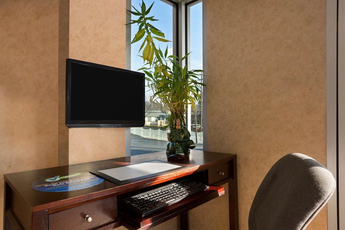 Imagen de los interiores del Hotel Super 8 By Wyndham Austin Downtown/capitol Area. Foto 15