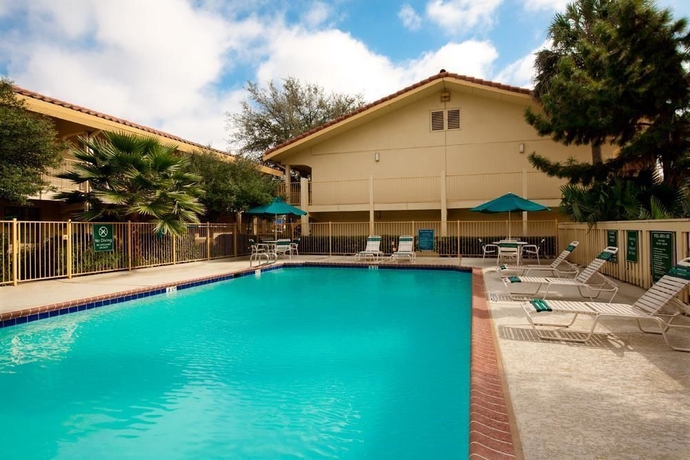 Imagen de los exteriores del Hotel Super 8 By Wyndham Austin South / I-35. Foto 9