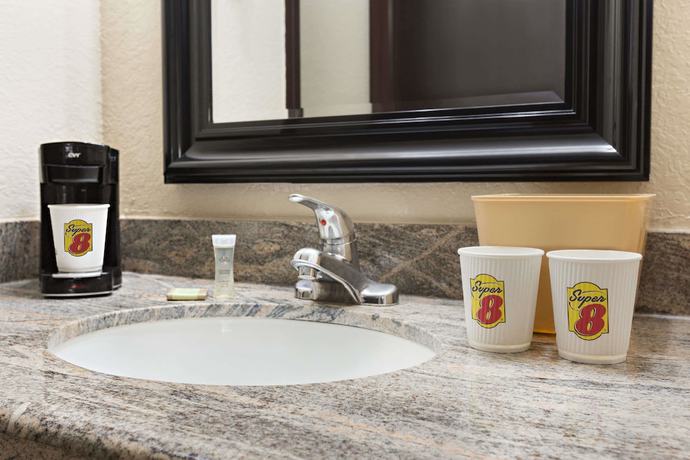 Imagen de la habitación del Hotel Super 8 By Wyndham Austin University/downtown Area. Foto 13