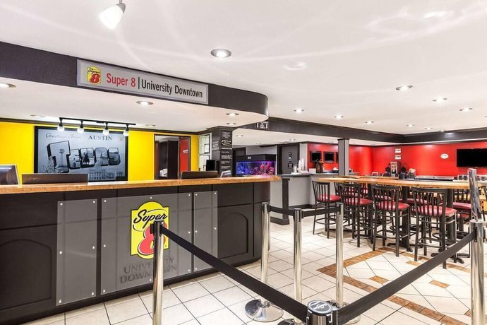 Imagen del bar/restaurante del Hotel Super 8 By Wyndham Austin University/downtown Area. Foto 2