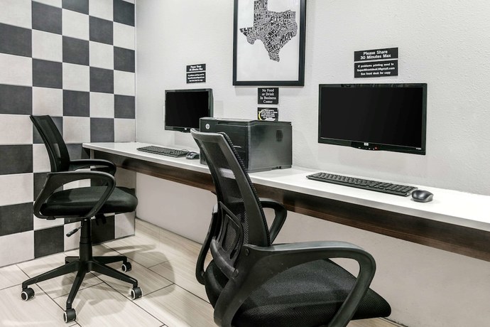 Imagen de los interiores del Hotel Super 8 By Wyndham Austin University/downtown Area. Foto 19