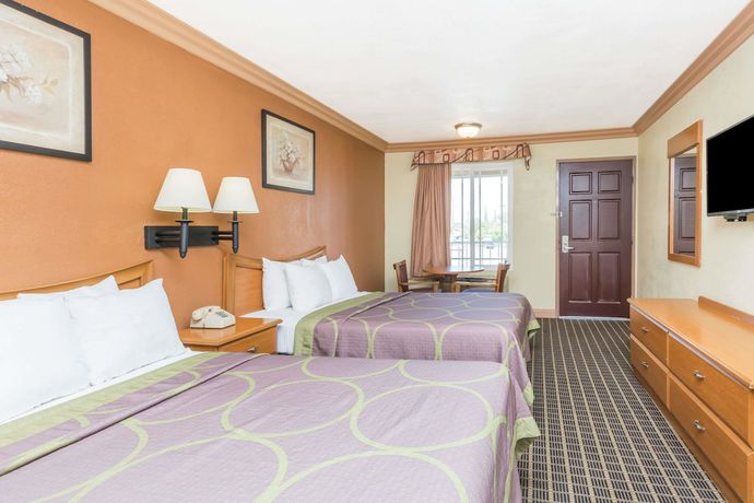 Imagen de la habitación del Hotel Super 8 By Wyndham Azusa. Foto 5
