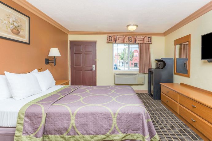 Imagen de la habitación del Hotel Super 8 By Wyndham Azusa. Foto 8