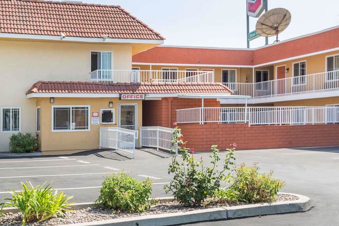 Imagen general del Hotel Super 8 By Wyndham Azusa. Foto 1