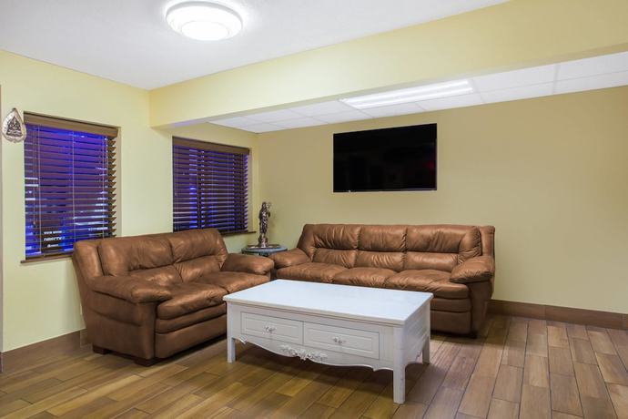 Imagen de los interiores del Hotel Super 8 By Wyndham Baker City. Foto 20