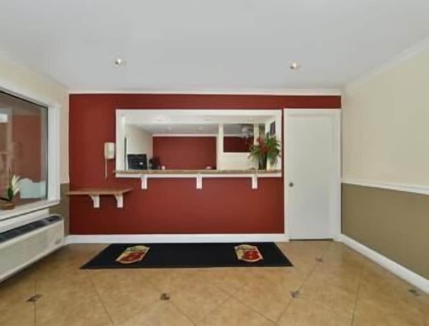 Imagen de los interiores del Hotel Super 8 By Wyndham Bakersfield/central. Foto 19