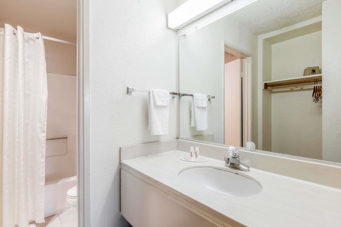 Imagen de la habitación del Hotel Super 8 By Wyndham Bakersfield/central. Foto 15