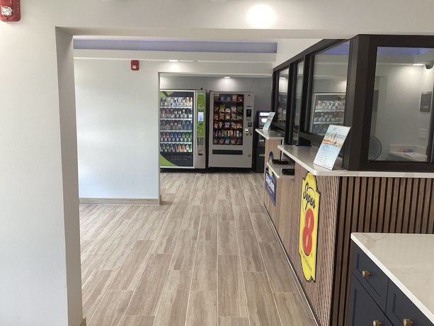 Imagen de los interiores del Hotel Super 8 By Wyndham Baltimore Northwest. Foto 18