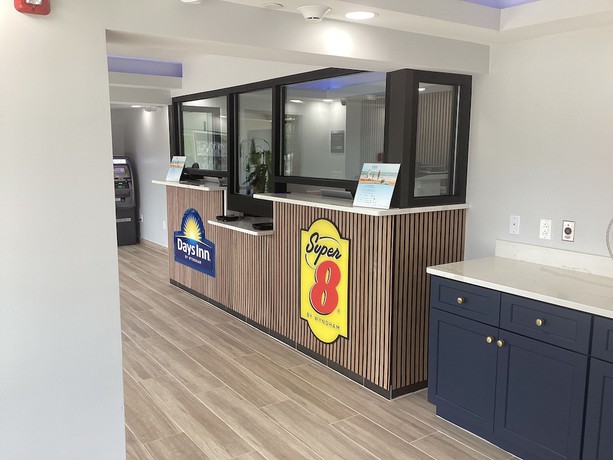Imagen de los interiores del Hotel Super 8 By Wyndham Baltimore Northwest. Foto 19