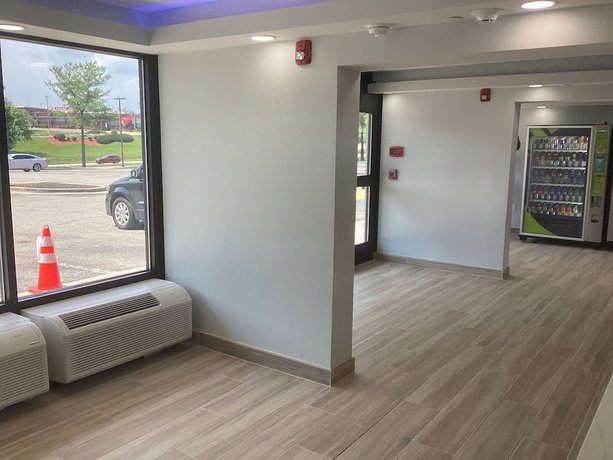 Imagen de los interiores del Hotel Super 8 By Wyndham Baltimore Northwest. Foto 20