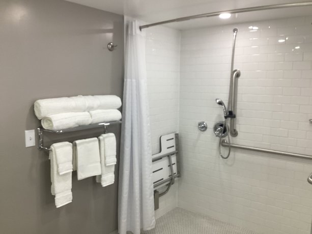 Imagen de la habitación del Hotel Super 8 By Wyndham Baltimore Northwest. Foto 13