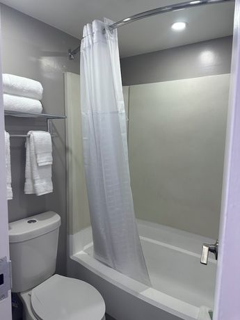 Imagen de la habitación del Hotel Super 8 By Wyndham Baltimore Northwest. Foto 16