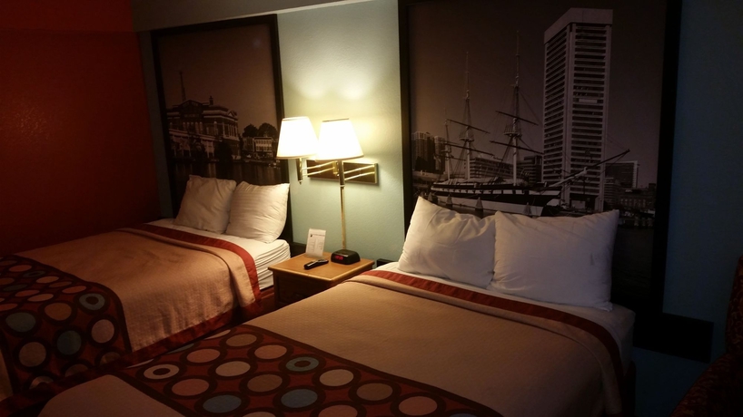 Imagen de la habitación del Hotel Super 8 By Wyndham Baltimore/essex Area. Foto 6