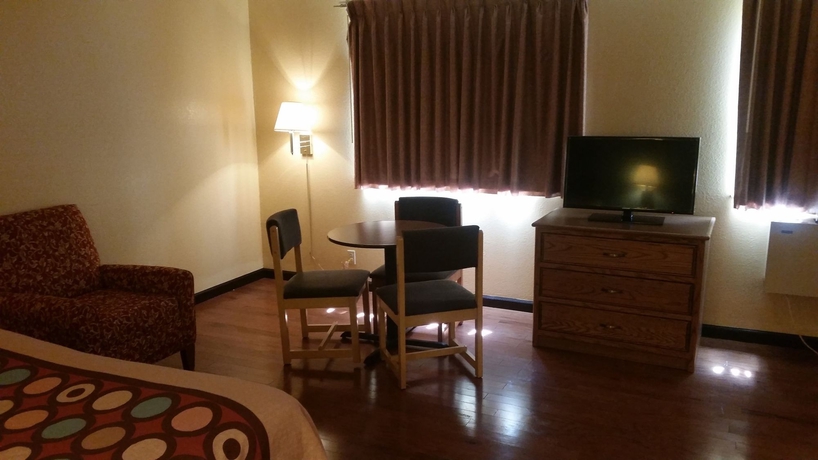 Imagen de los interiores del Hotel Super 8 By Wyndham Baltimore/essex Area. Foto 15