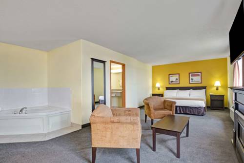Imagen de la habitación del Hotel Super 8 By Wyndham Barrie South. Foto 12