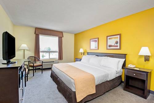 Imagen de la habitación del Hotel Super 8 By Wyndham Barrie South. Foto 15