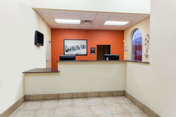 Imagen de los interiores del Hotel Super 8 By Wyndham Baton Rouge/i-10. Foto 16
