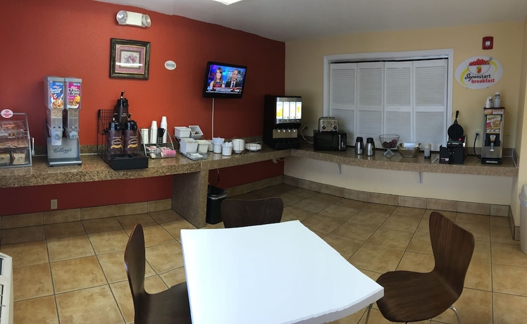 Imagen del bar/restaurante del Hotel Super 8 By Wyndham Baton Rouge/i-10. Foto 2