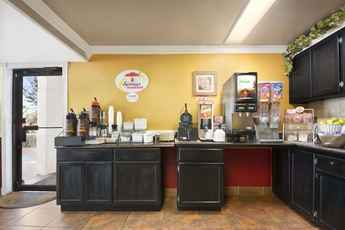 Imagen de los interiores del Hotel Super 8 By Wyndham Baton Rouge/i-12. Foto 18