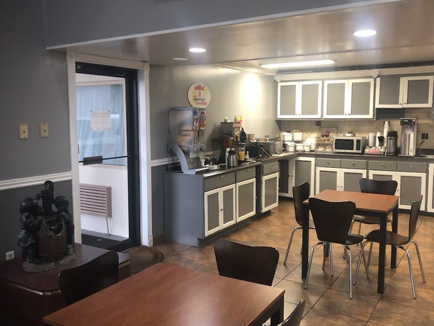 Imagen del bar/restaurante del Hotel Super 8 By Wyndham Baton Rouge/i-12. Foto 4