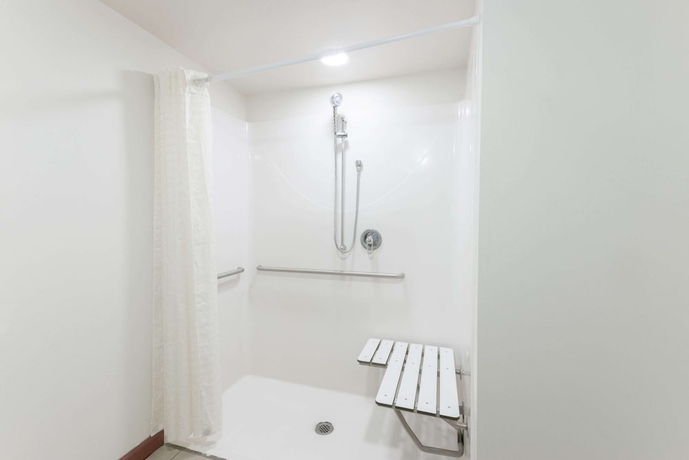 Imagen de la habitación del Hotel Super 8 By Wyndham Beaver Falls. Foto 10