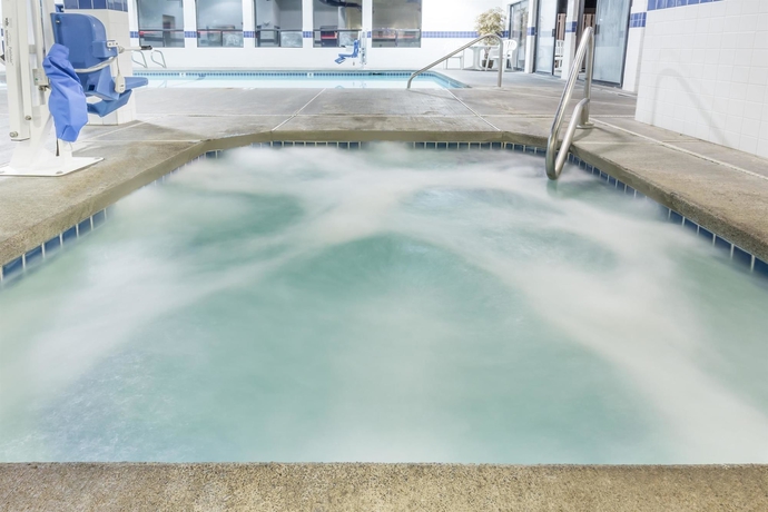 Imagen de la piscina del Hotel Super 8 By Wyndham Bend. Foto 11