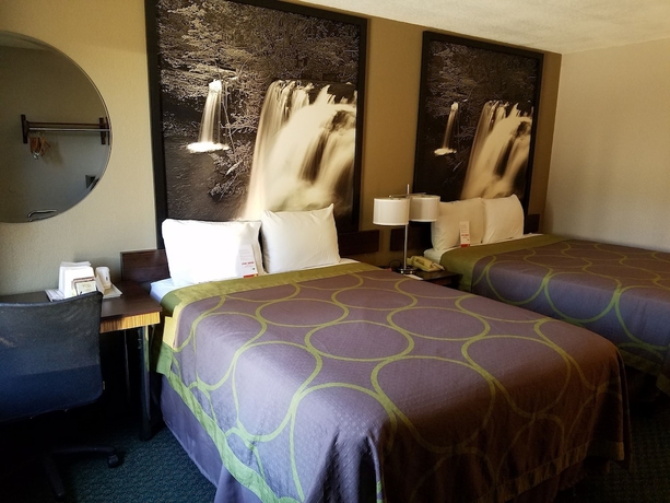 Imagen de la habitación del Hotel Super 8 By Wyndham Bentonville. Foto 7