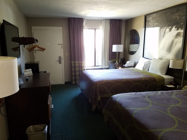 Imagen de la habitación del Hotel Super 8 By Wyndham Bentonville. Foto 9