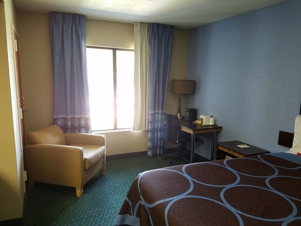 Imagen de la habitación del Hotel Super 8 By Wyndham Bentonville. Foto 10