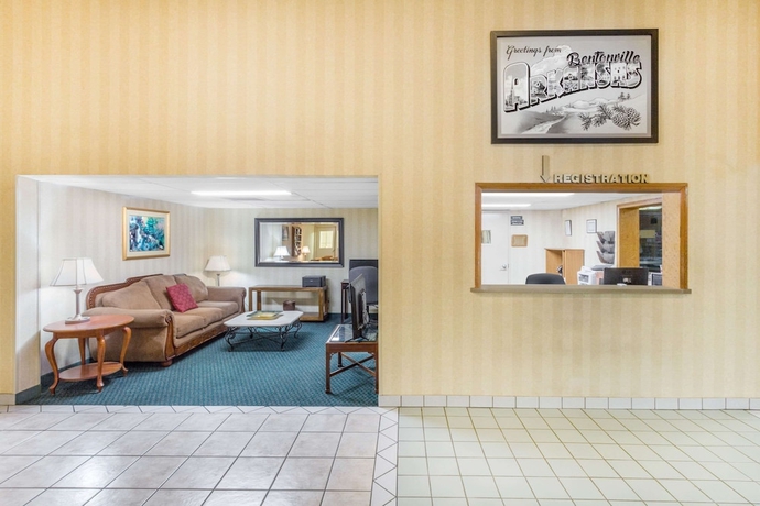 Imagen de los interiores del Hotel Super 8 By Wyndham Bentonville. Foto 15