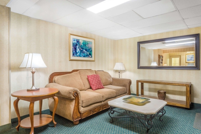 Imagen de los interiores del Hotel Super 8 By Wyndham Bentonville. Foto 16