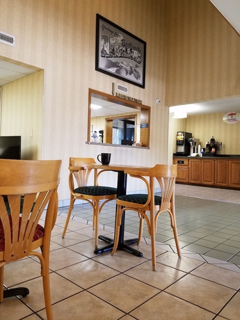 Imagen de los interiores del Hotel Super 8 By Wyndham Bentonville. Foto 18