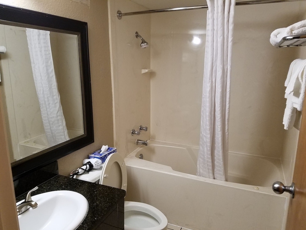 Imagen de la habitación del Hotel Super 8 By Wyndham Bentonville. Foto 12
