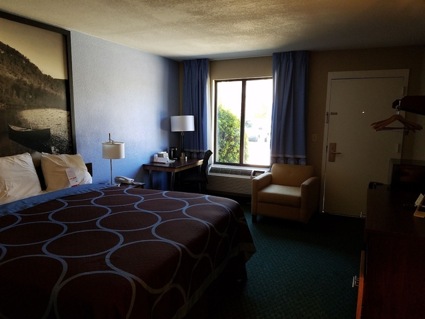 Imagen de la habitación del Hotel Super 8 By Wyndham Bentonville. Foto 14