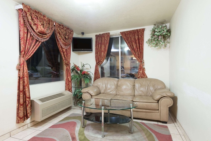 Imagen de los interiores del Hotel Super 8 By Wyndham Bernalillo. Foto 19