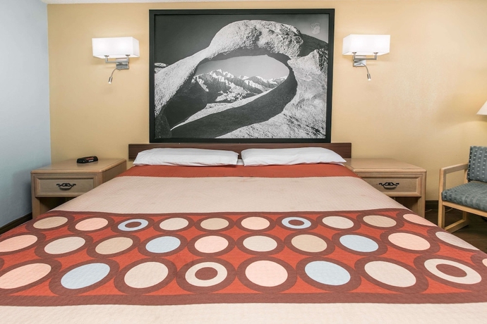 Imagen de la habitación del Hotel Super 8 By Wyndham Bishop. Foto 3