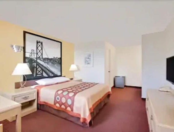 Imagen de la habitación del Hotel Super 8 By Wyndham Bishop. Foto 6