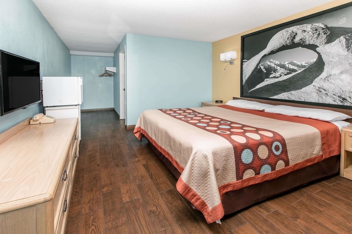 Imagen de la habitación del Hotel Super 8 By Wyndham Bishop. Foto 8
