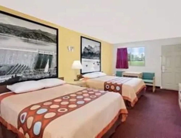 Imagen de la habitación del Hotel Super 8 By Wyndham Bishop. Foto 13