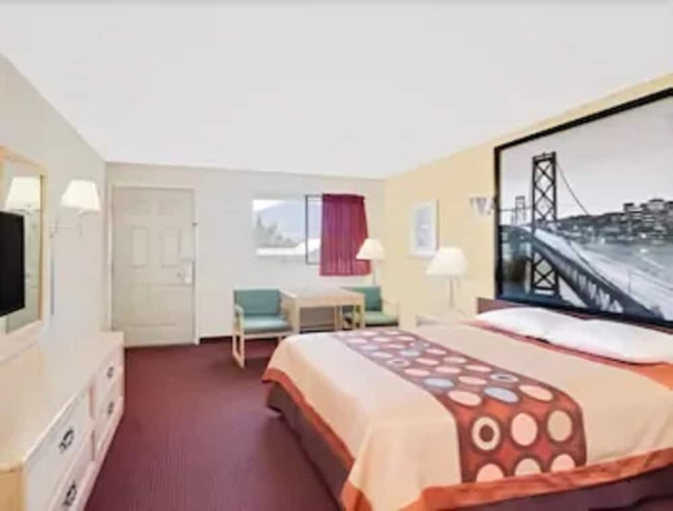 Imagen de la habitación del Hotel Super 8 By Wyndham Bishop. Foto 14