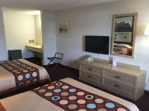 Imagen de la habitación del Hotel Super 8 By Wyndham Bishop. Foto 18