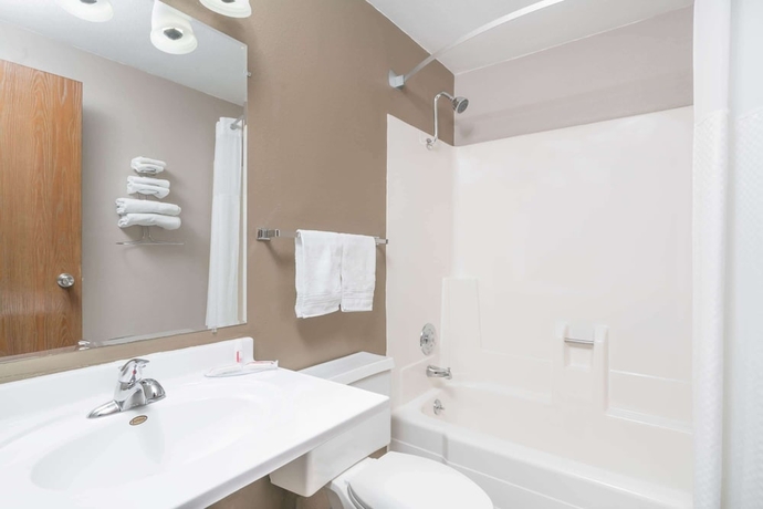 Imagen de la habitación del Hotel Super 8 By Wyndham Bismarck. Foto 6