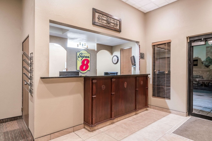 Imagen de los interiores del Hotel Super 8 By Wyndham Bismarck. Foto 19