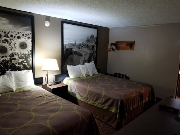 Imagen de la habitación del Hotel Super 8 By Wyndham Bismarck. Foto 12